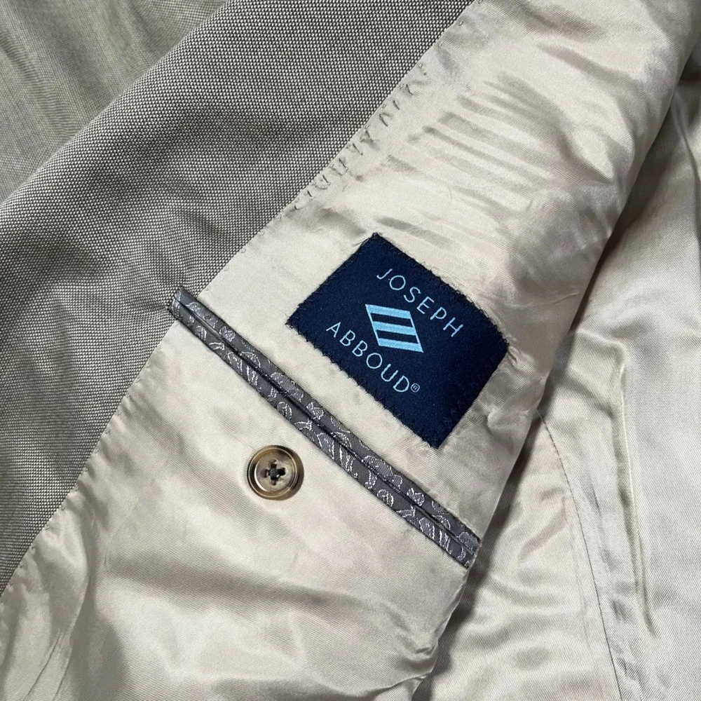 Joseph Abboud details excellent